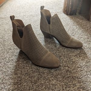 Size 37 1/2 Tan Chelsea Boots